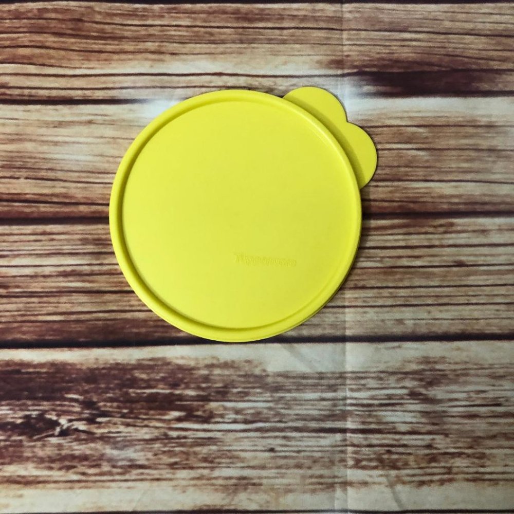 Tupperware 2541D-6 Replacement Lid Only Yellow Tab Seal